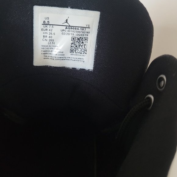 Air Jordan Max Aura white black gold big boys size 8.5 - Picture 14 of 16